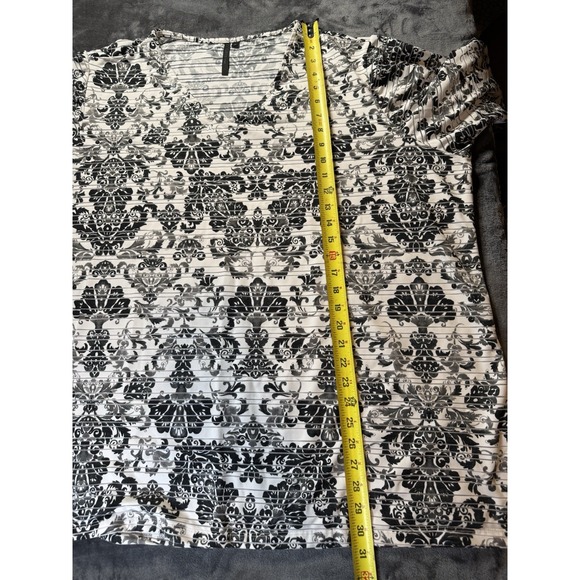 Cathy Woman Top Black, Gray & White 3/4 Sleeve Size 3x, Floral - Picture 3 of 8